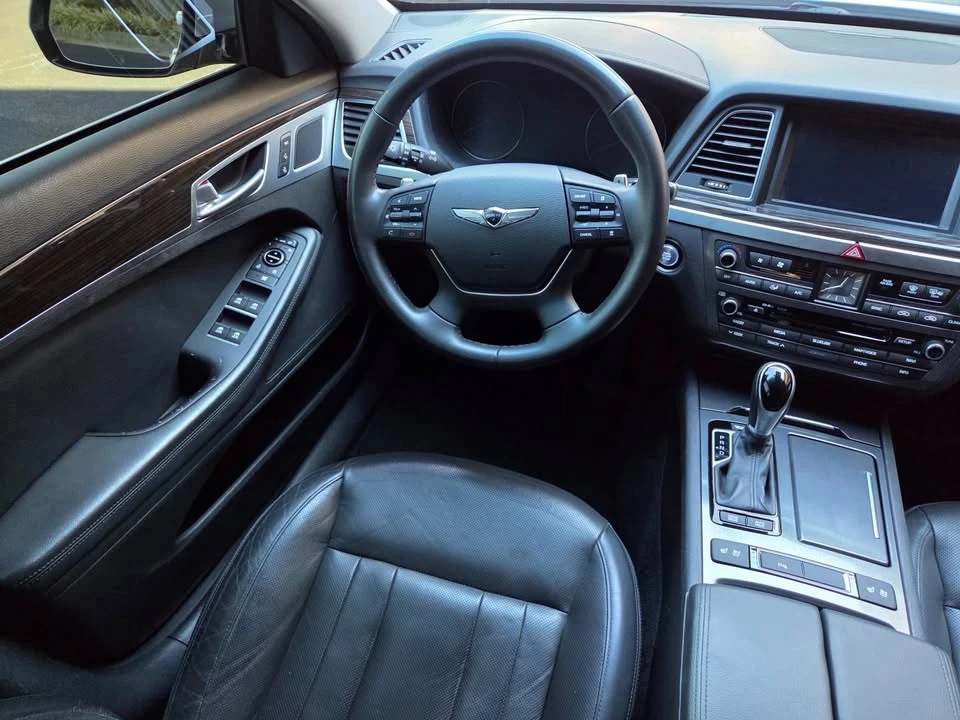 2017 Hyundai Genesis - Image 12 of 20