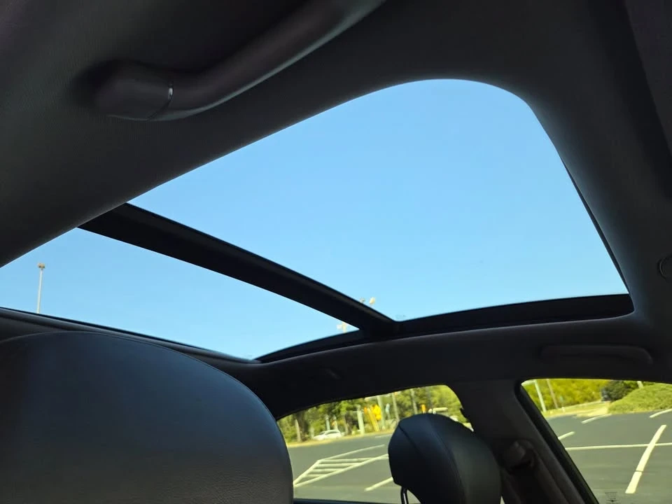 2017 Hyundai Genesis - Image 19 of 20
