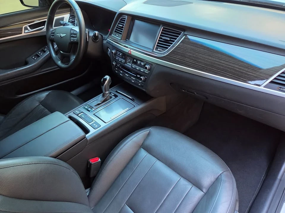 2017 Hyundai Genesis - Image 11 of 20