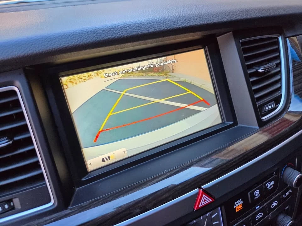 2017 Hyundai Genesis - Image 18 of 20