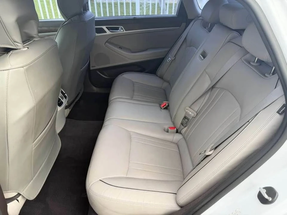 2017 Hyundai Genesis - Image 10 of 11