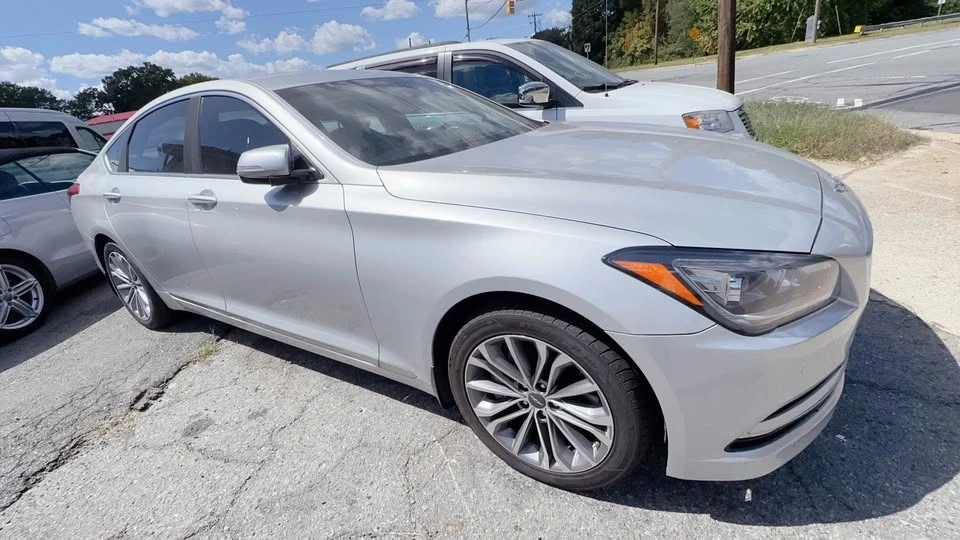 2017 Hyundai Genesis - Image 2 of 13