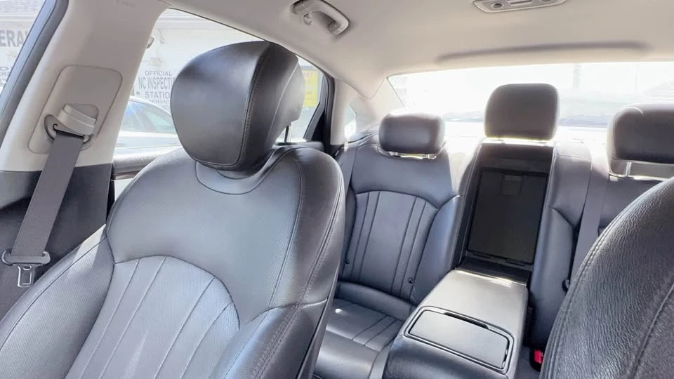 2017 Hyundai Genesis - Image 7 of 13