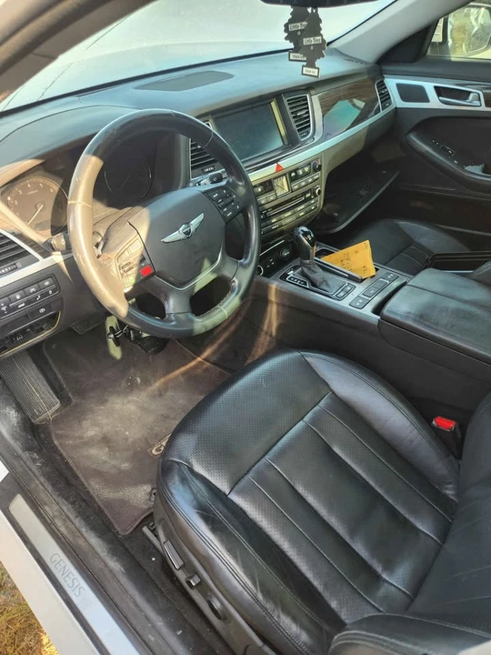 2017 Hyundai Genesis - Image 2 of 7