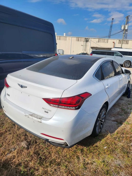 2017 Hyundai Genesis - Image 5 of 7