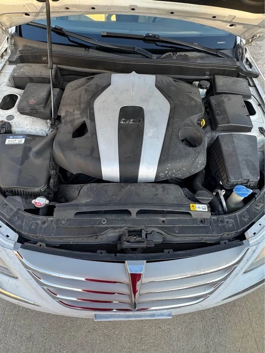 2017 Hyundai Genesis - Image 4 of 10
