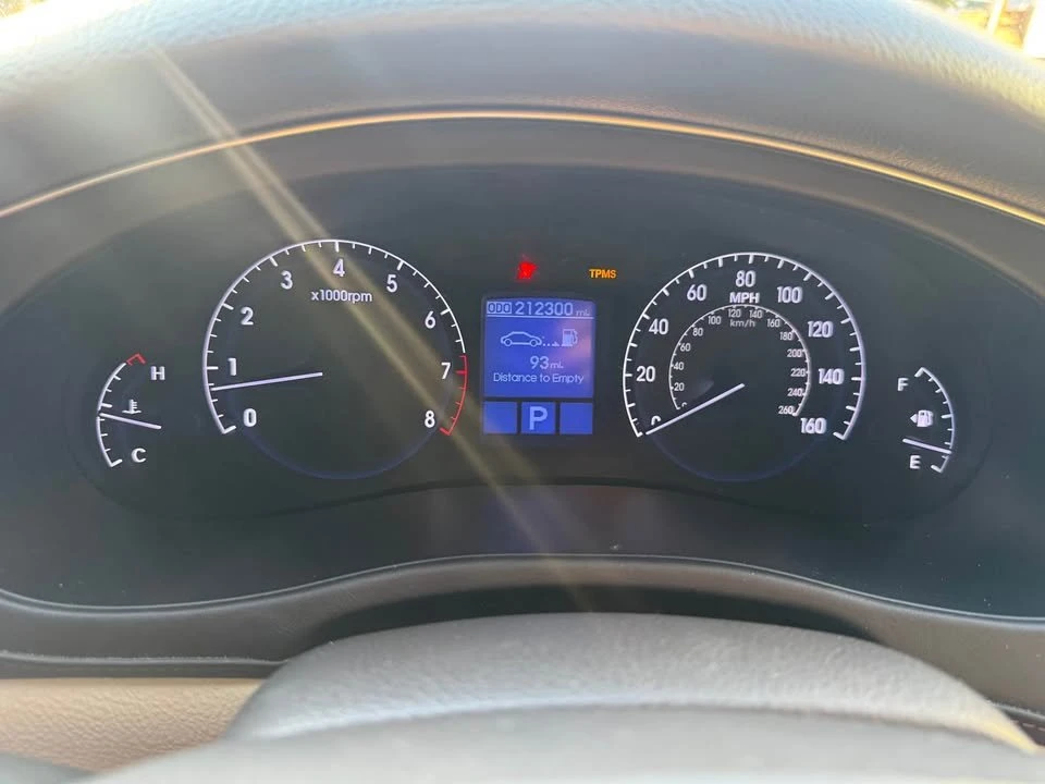2017 Hyundai Genesis - Image 7 of 10