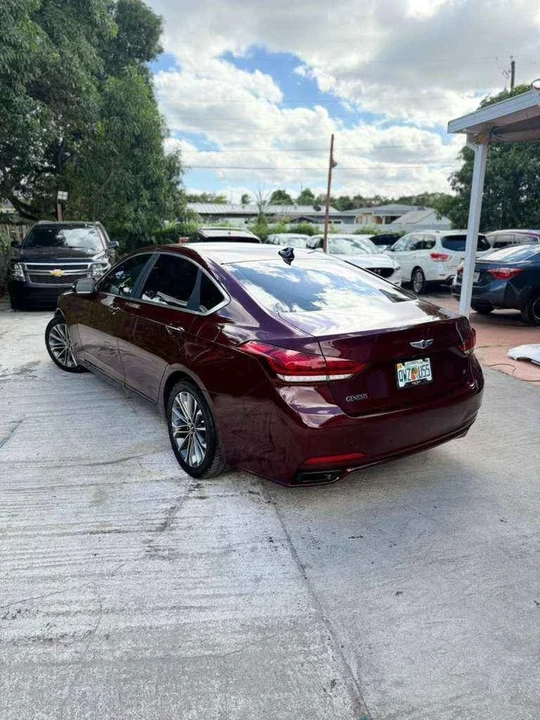 2017 Hyundai Genesis - Image 7 of 19