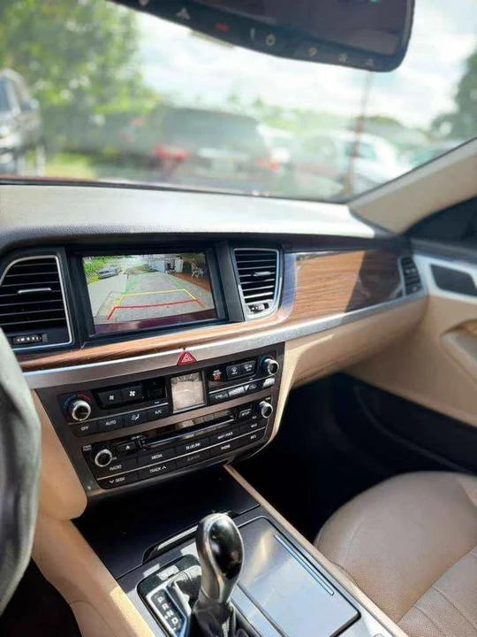 2017 Hyundai Genesis - Image 15 of 19