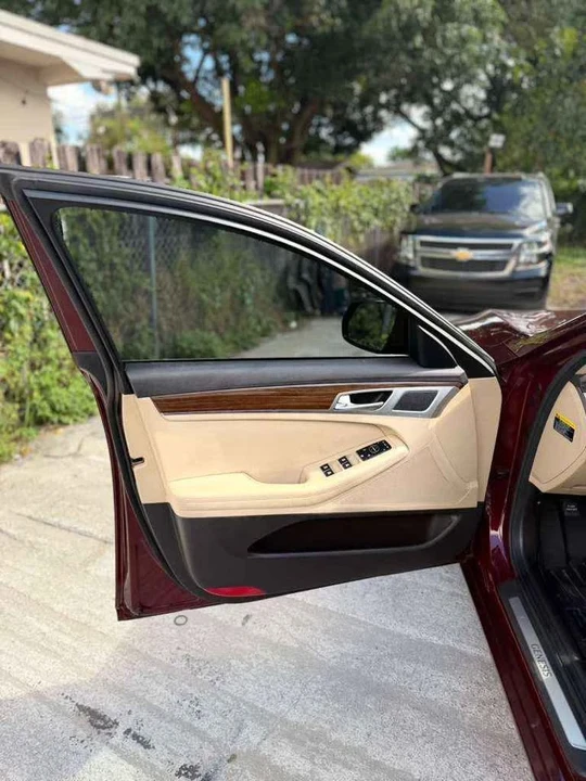 2017 Hyundai Genesis - Image 17 of 19