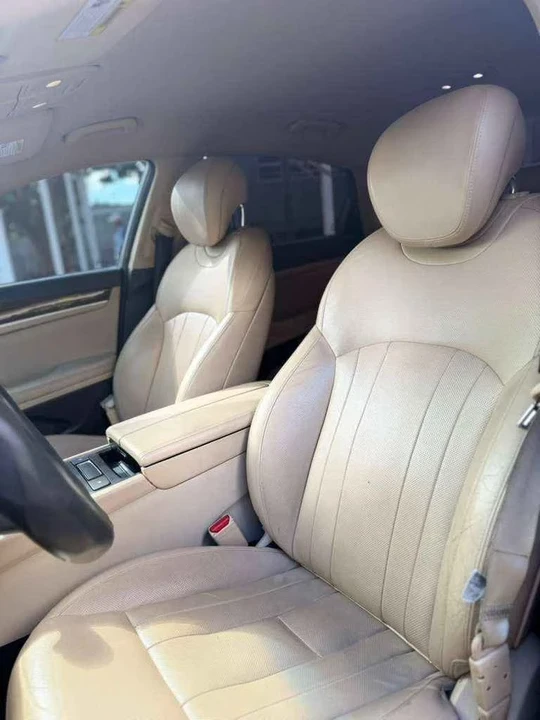 2017 Hyundai Genesis - Image 8 of 19