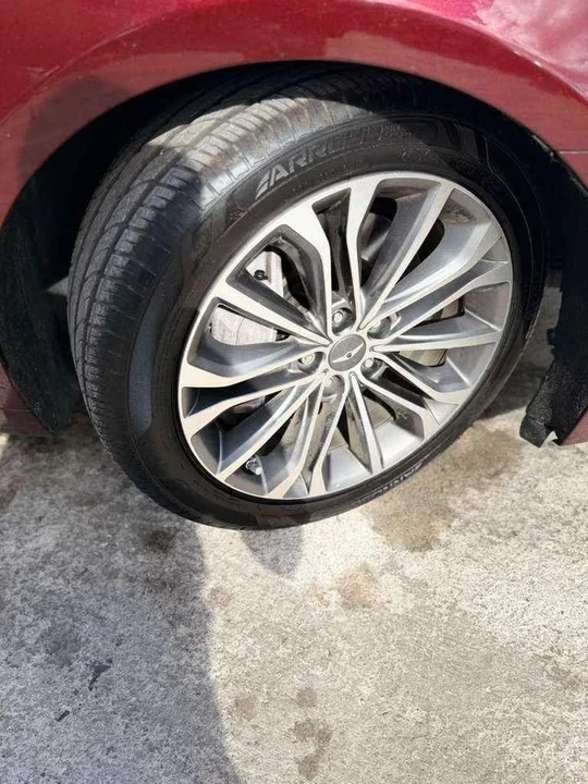 2017 Hyundai Genesis - Image 18 of 19