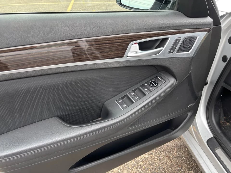 2017 Hyundai Genesis - Image 8 of 15