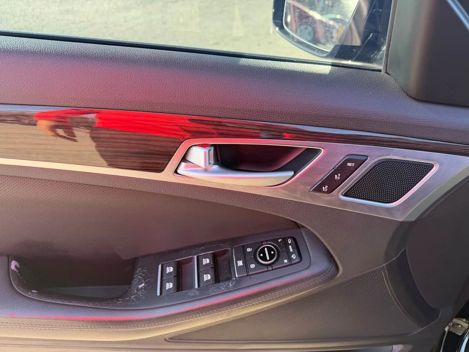 2017 Hyundai Genesis - Image 4 of 8