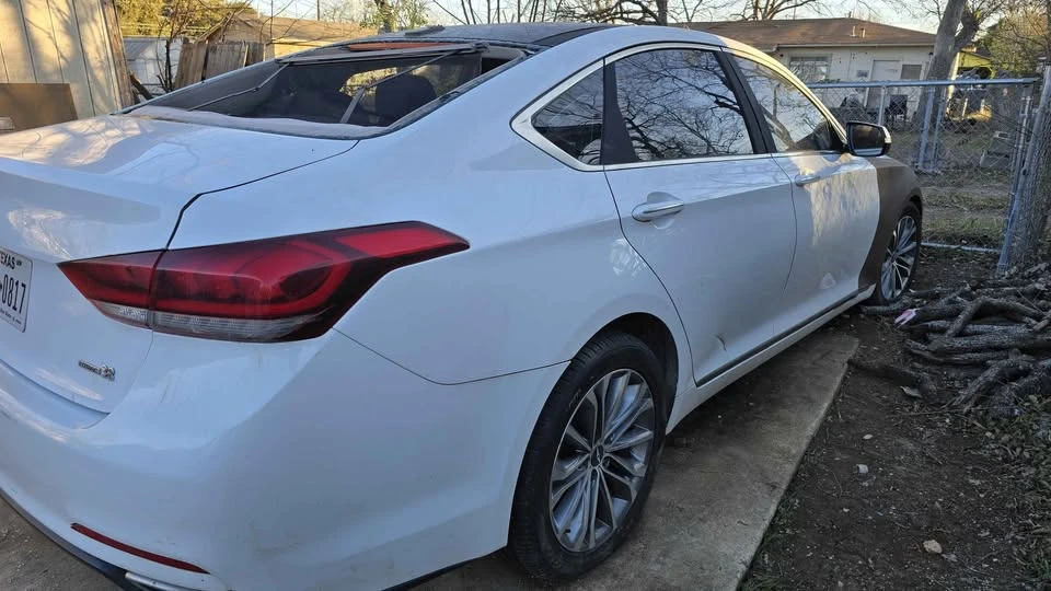 2017 Hyundai Genesis - Image 2 of 7