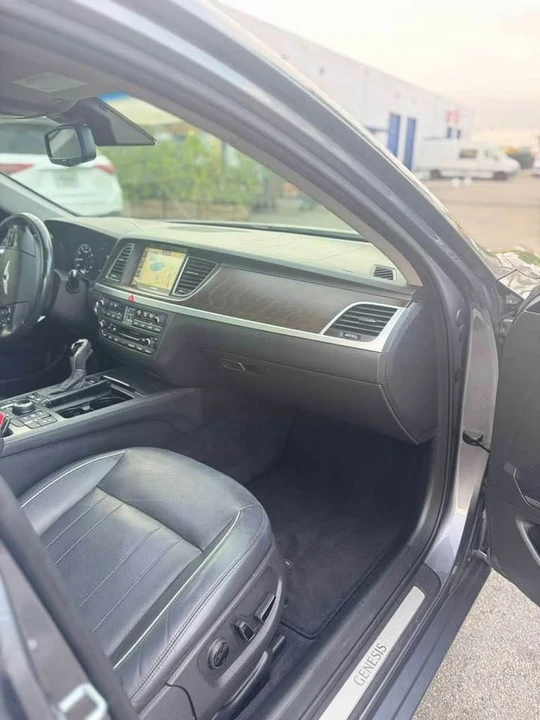 2017 Hyundai Genesis - Image 9 of 16