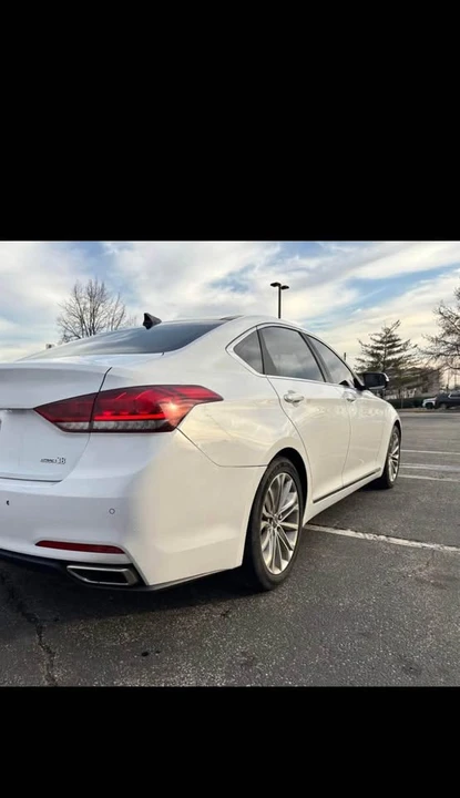 2017 Hyundai Genesis - Image 10 of 12