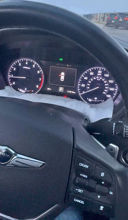 2017 Hyundai Genesis - Image 2 of 12