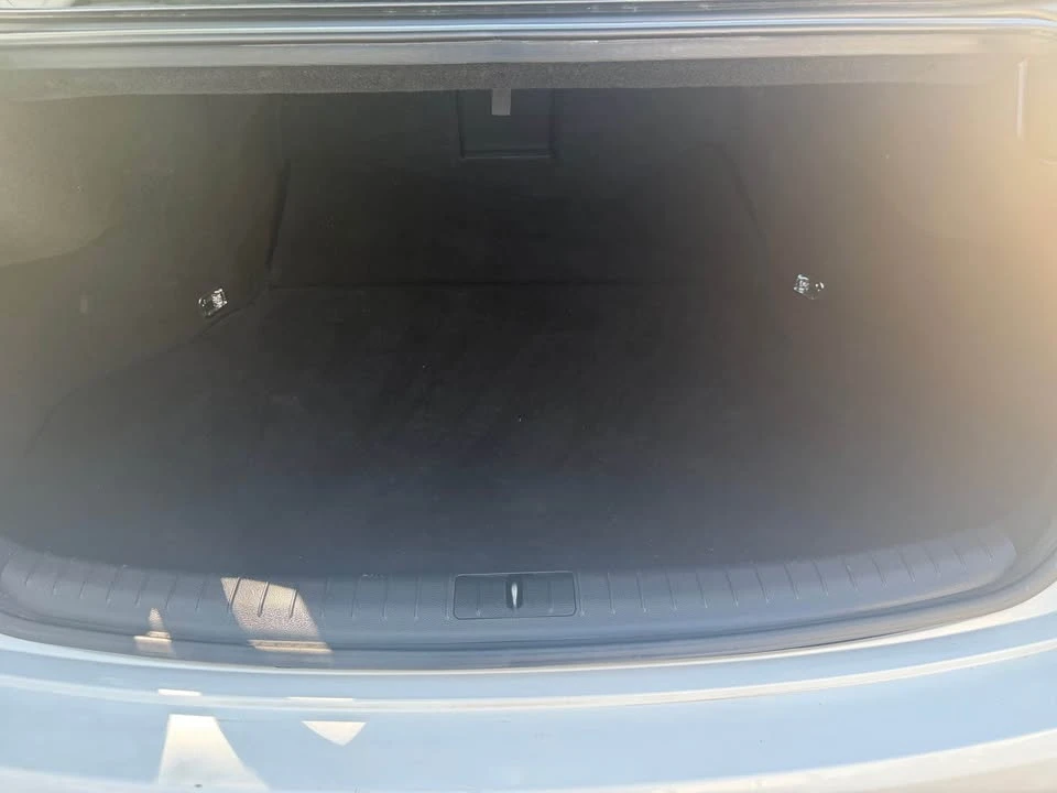 2017 Hyundai Genesis - Image 16 of 17