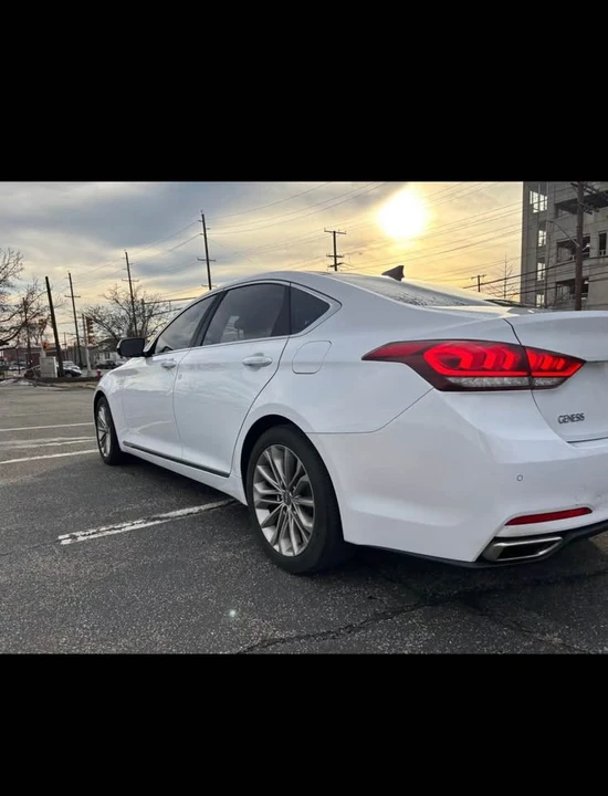 2017 Hyundai Genesis - Image 11 of 12