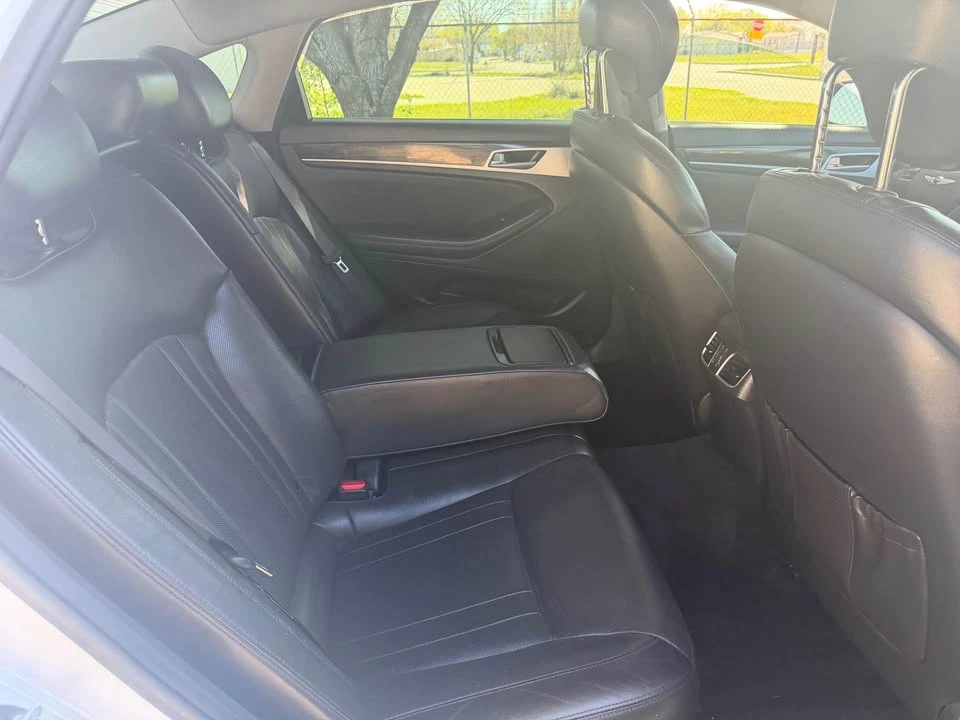 2017 Hyundai Genesis - Image 4 of 17