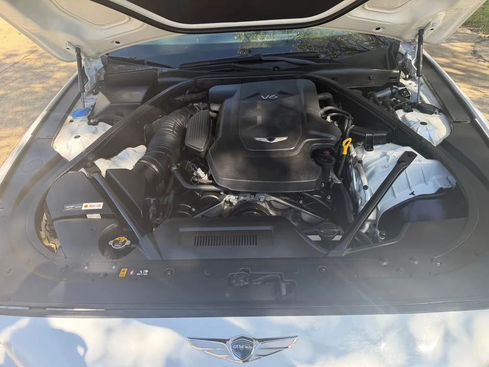 2017 Hyundai Genesis - Image 6 of 17