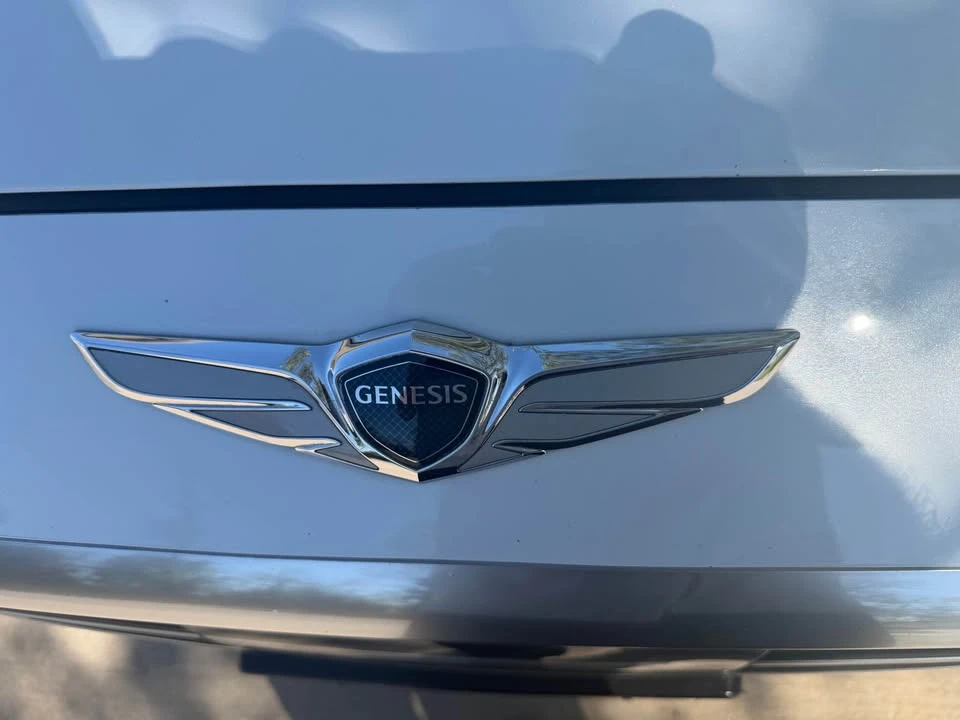 2017 Hyundai Genesis - Image 15 of 17
