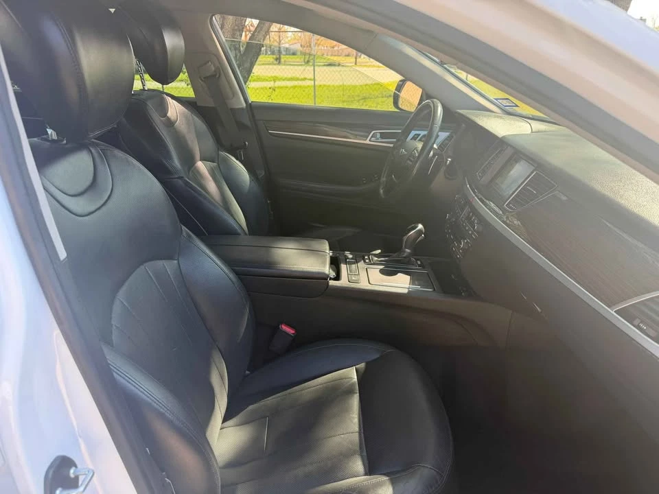 2017 Hyundai Genesis - Image 10 of 12