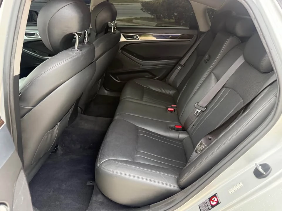 2017 Hyundai Genesis - Image 10 of 14