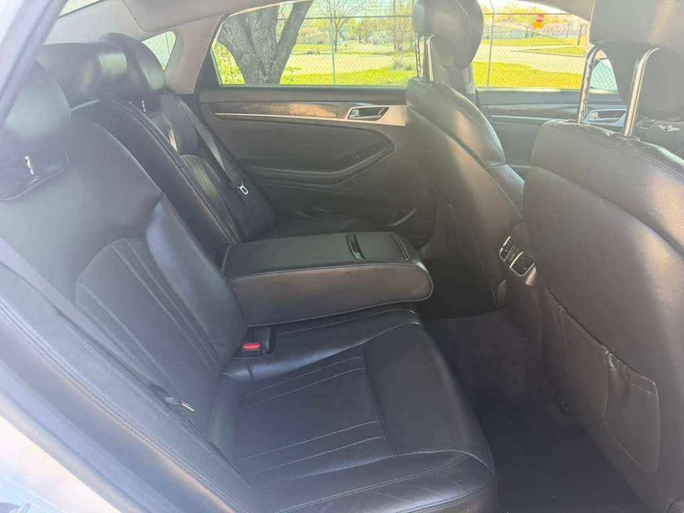 2017 Hyundai Genesis - Image 11 of 12