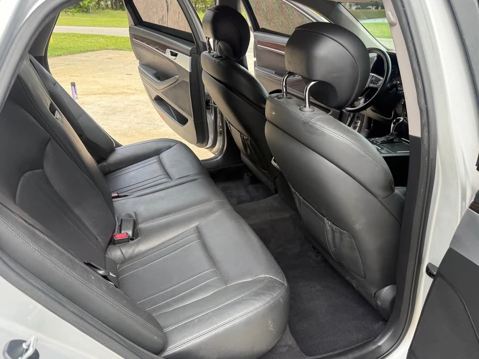 2017 Hyundai Genesis - Image 9 of 14