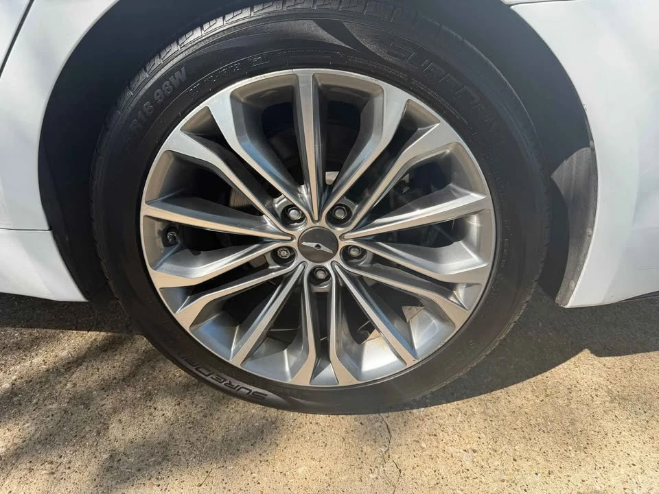 2017 Hyundai Genesis - Image 5 of 12