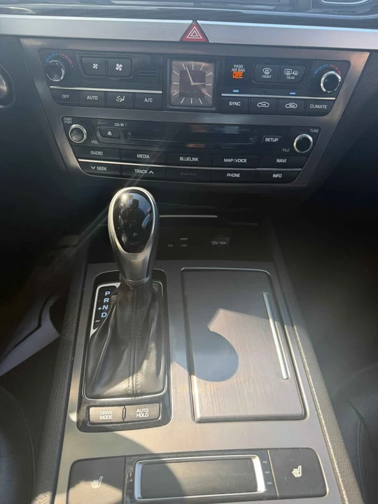 2017 Hyundai Genesis - Image 8 of 12