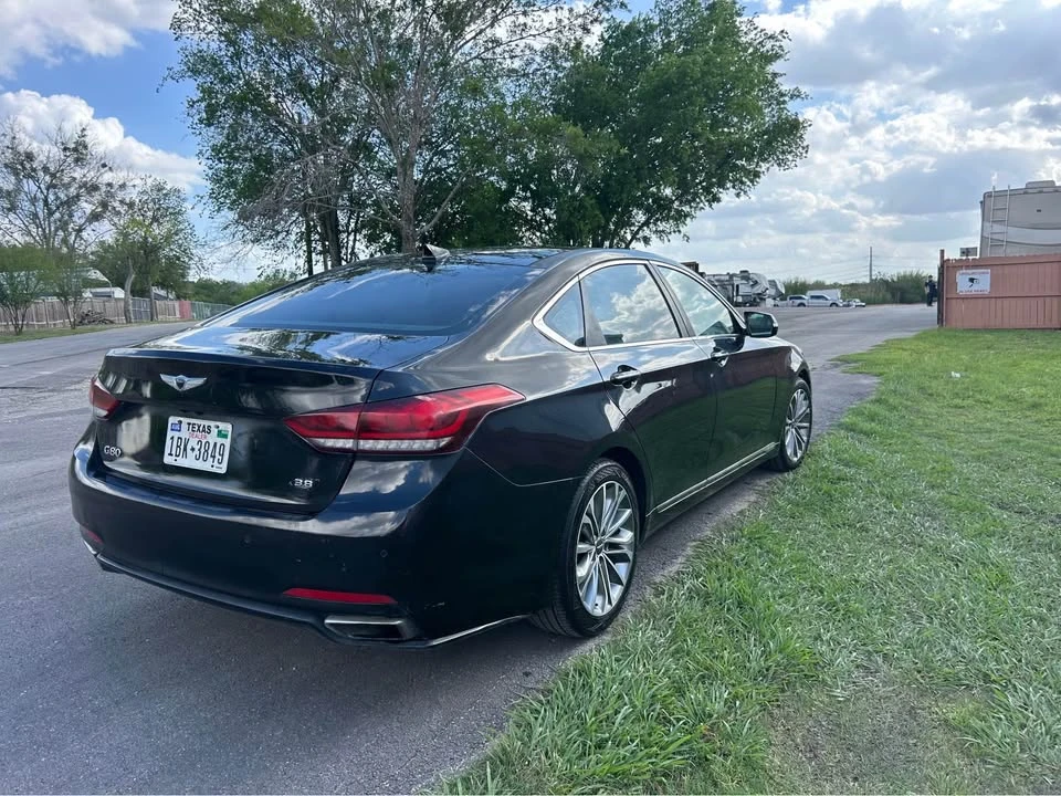 2017 Hyundai Genesis - Image 5 of 8