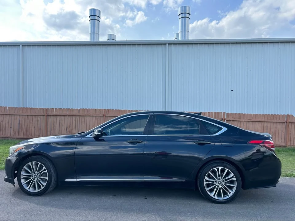 2017 Hyundai Genesis - Image 2 of 8