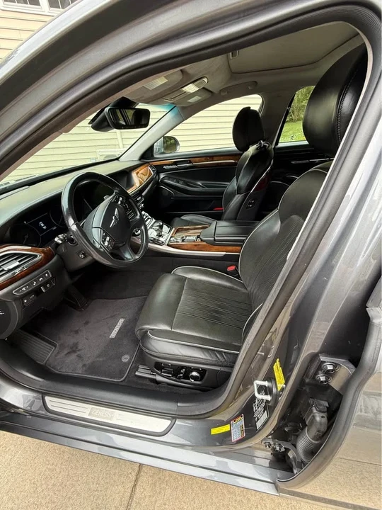 2017 Hyundai Genesis - Image 9 of 10