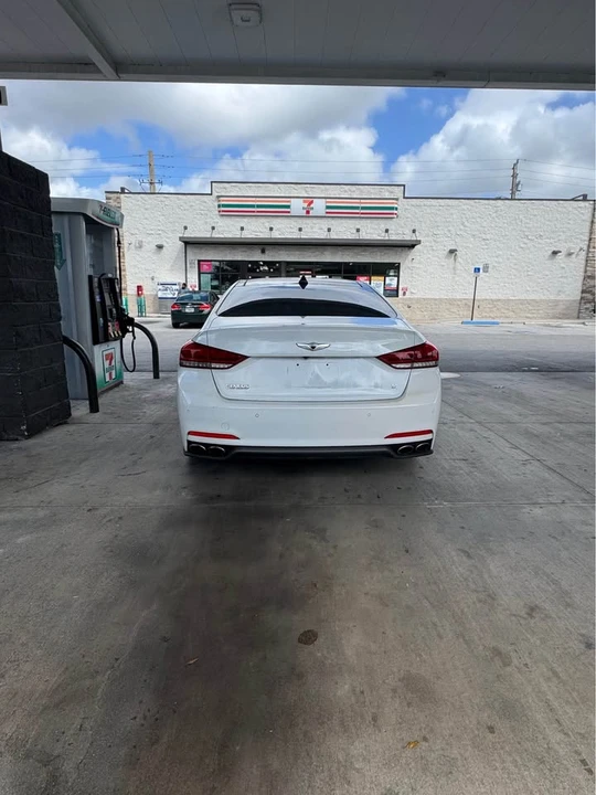 2017 Hyundai Genesis - Image 6 of 14