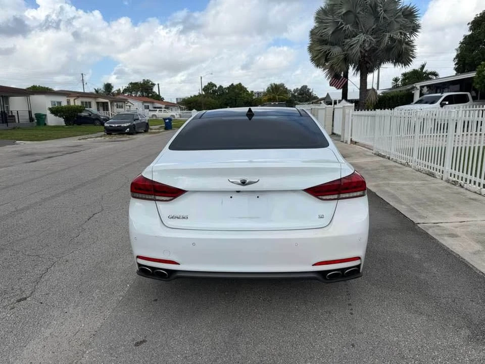 2017 Hyundai Genesis - Image 10 of 14