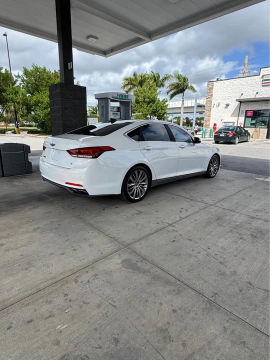 2017 Hyundai Genesis - Image 7 of 14