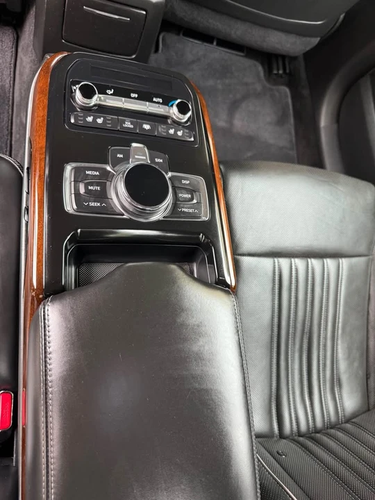 2017 Hyundai Genesis - Image 5 of 10