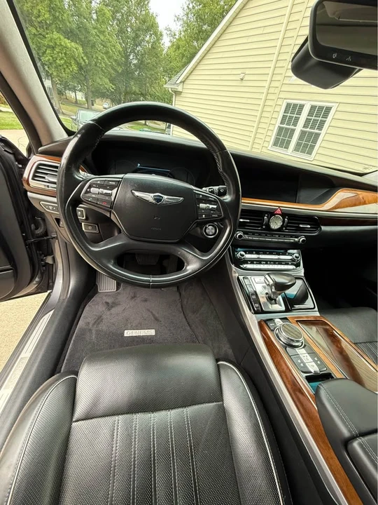 2017 Hyundai Genesis - Image 8 of 10
