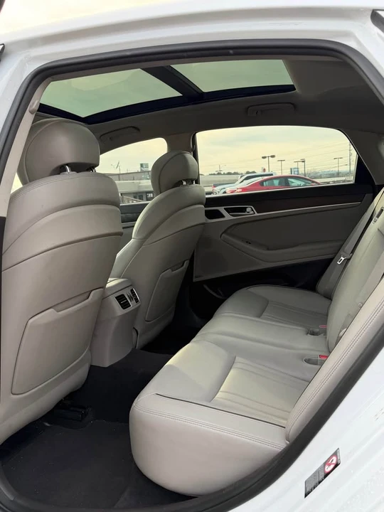 2017 Hyundai Genesis - Image 4 of 8
