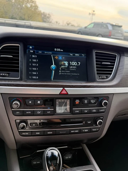 2017 Hyundai Genesis - Image 7 of 8