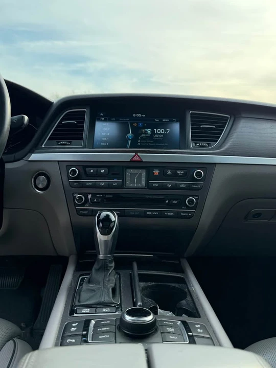 2017 Hyundai Genesis - Image 5 of 8