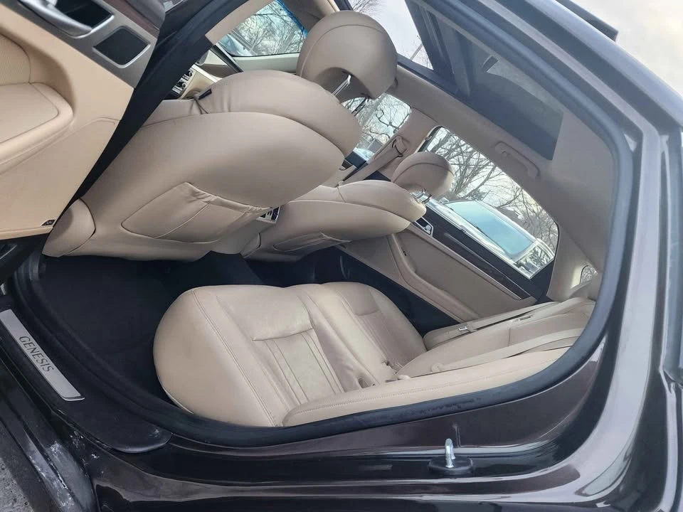 2017 Hyundai Genesis - Image 10 of 14