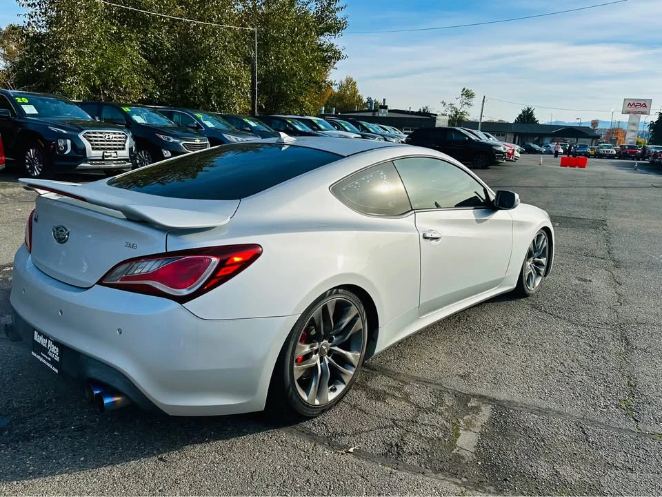 2017 Hyundai Genesis Coupe - Image 4 of 16