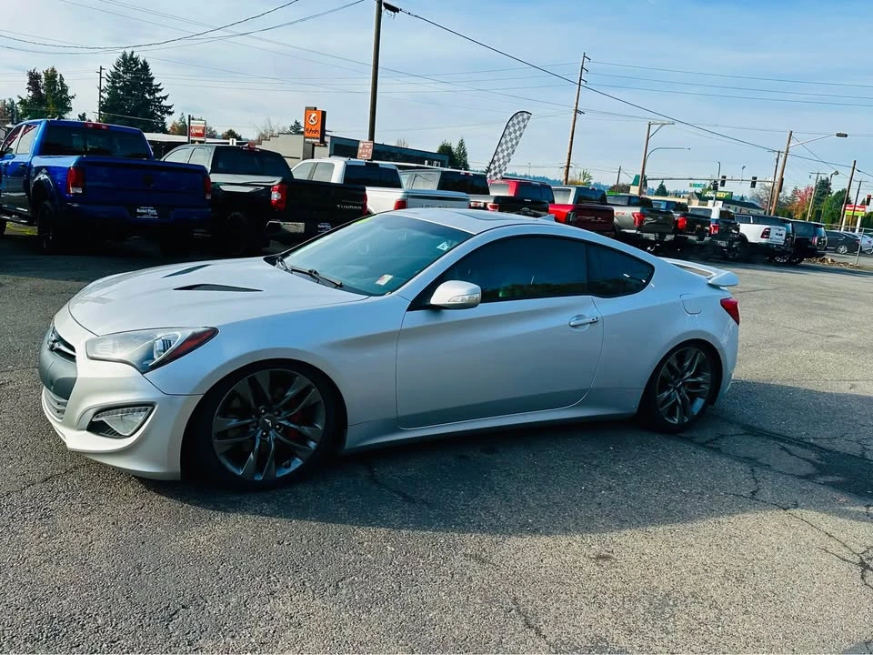 2017 Hyundai Genesis Coupe - Image 10 of 16