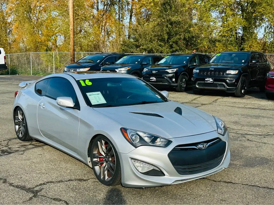 2017 Hyundai Genesis Coupe - Image 2 of 16
