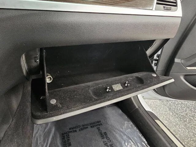 2017 Hyundai Genesis - Image 18 of 19