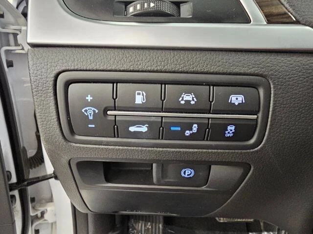 2017 Hyundai Genesis - Image 12 of 19